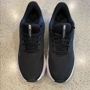 Nike Men REVOLUTION 5 Shoes Running Black Sneakers Casual Shoe size 10.5